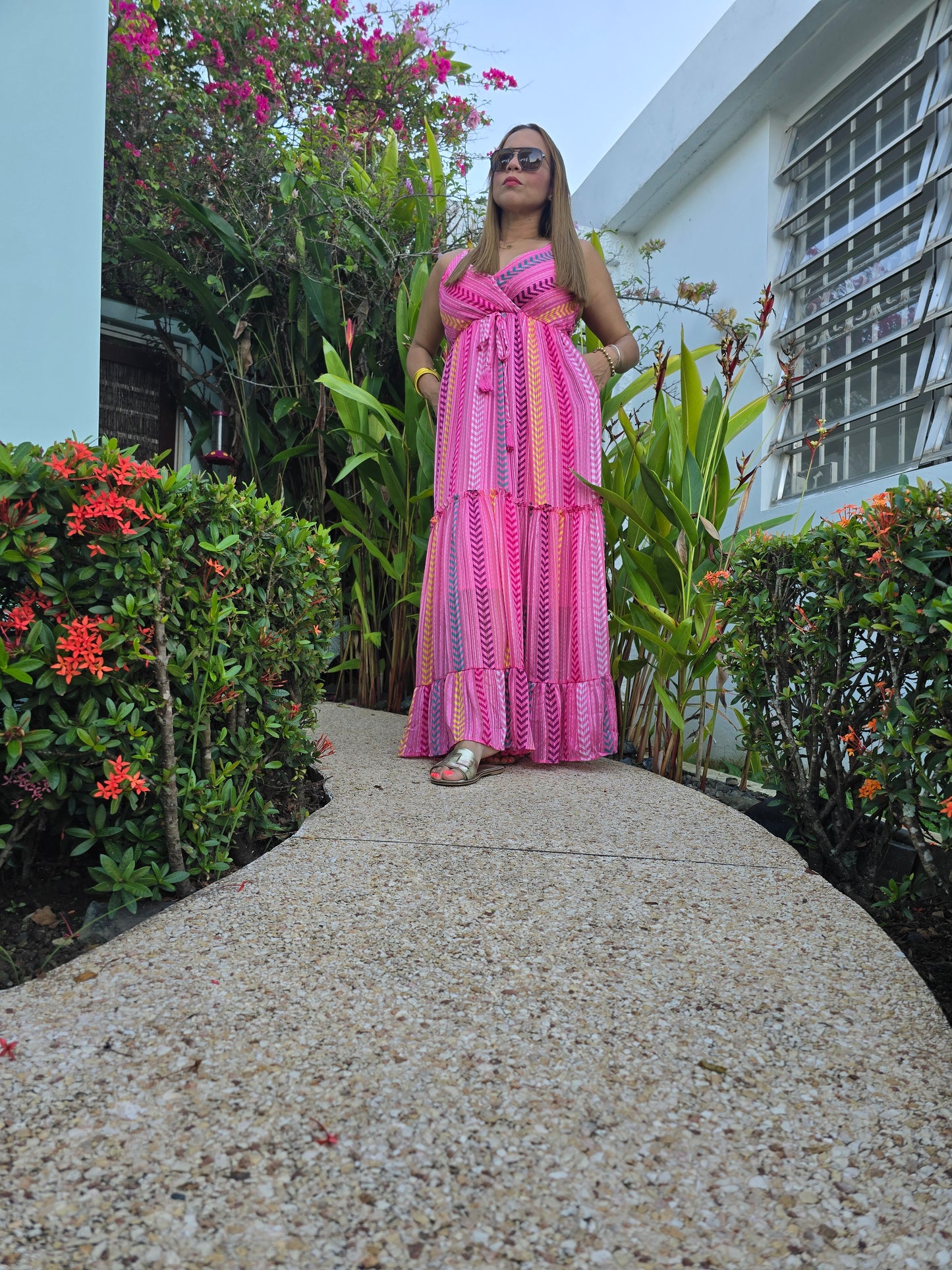 MAXI DRESS PINK TORPIC – Corte Cruzado & Estampado Vibrante
